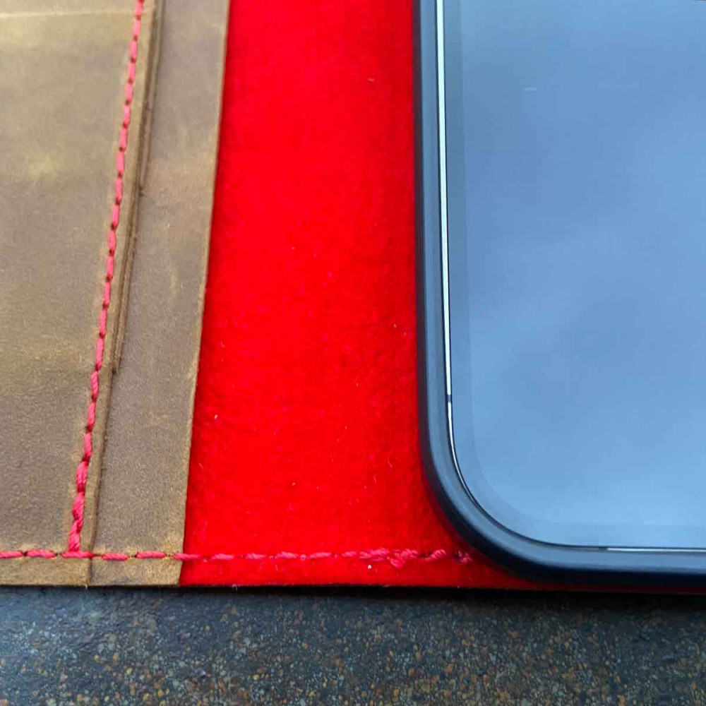 iPhone 12 Folio Case Leder mit rotem Innenleben