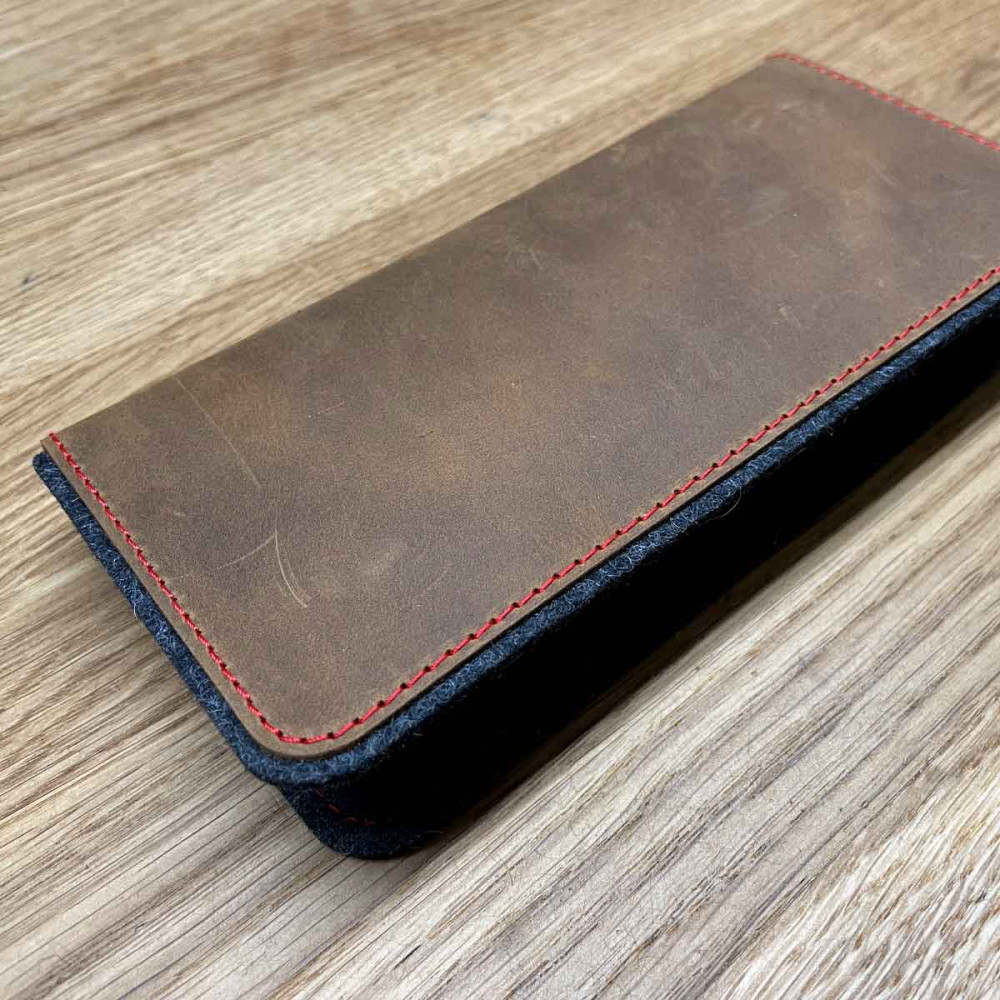 LIMITED EDITION - iPhone Wallet mit roten Nähten - Brieftasche as vegetabil gegerbtem Leder und mulesingfreiem Filz