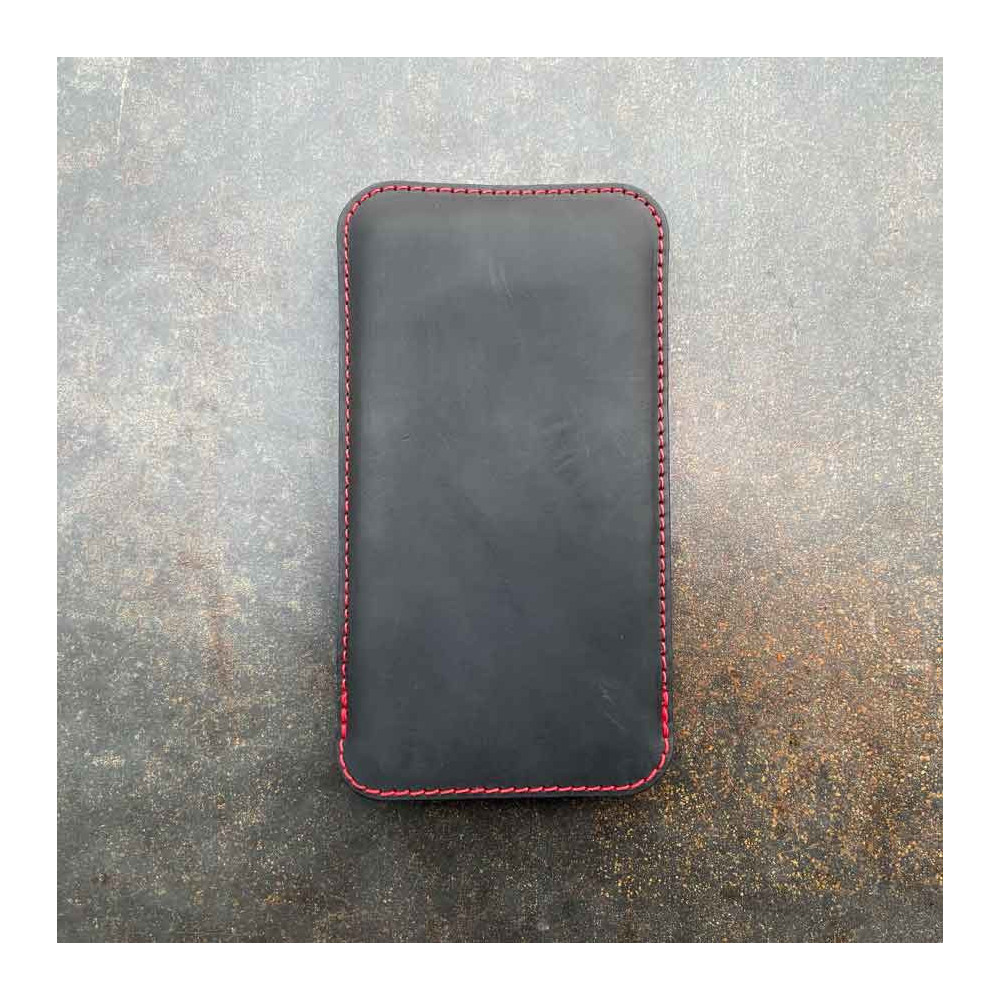 iPhone 16 Pro Max leather case made of vegetable tanned leather handmade in Germany in 4 colors