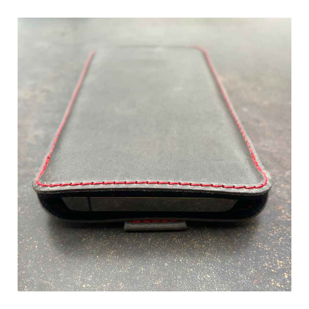 g.4 iPhone 16 Pro leather case made of vegetable tanned leather handmade in Germany in black, gray, dark brown and camel